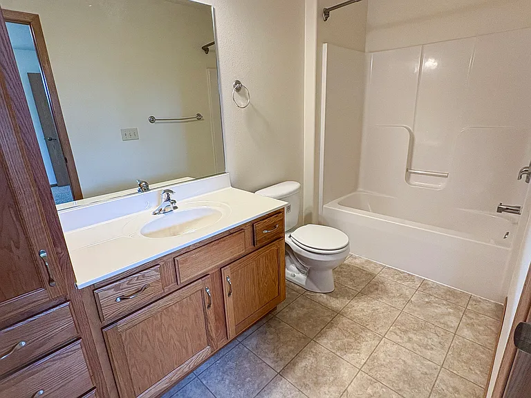 1012 W Shorewood Dr — Photo 10