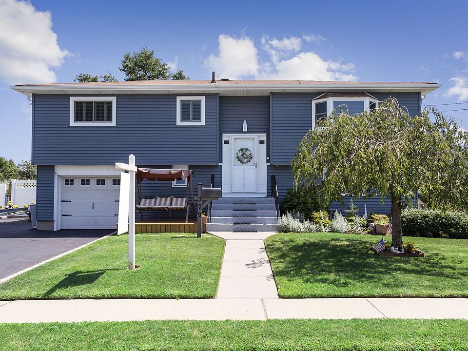 1st image of 379 Jervis Ave