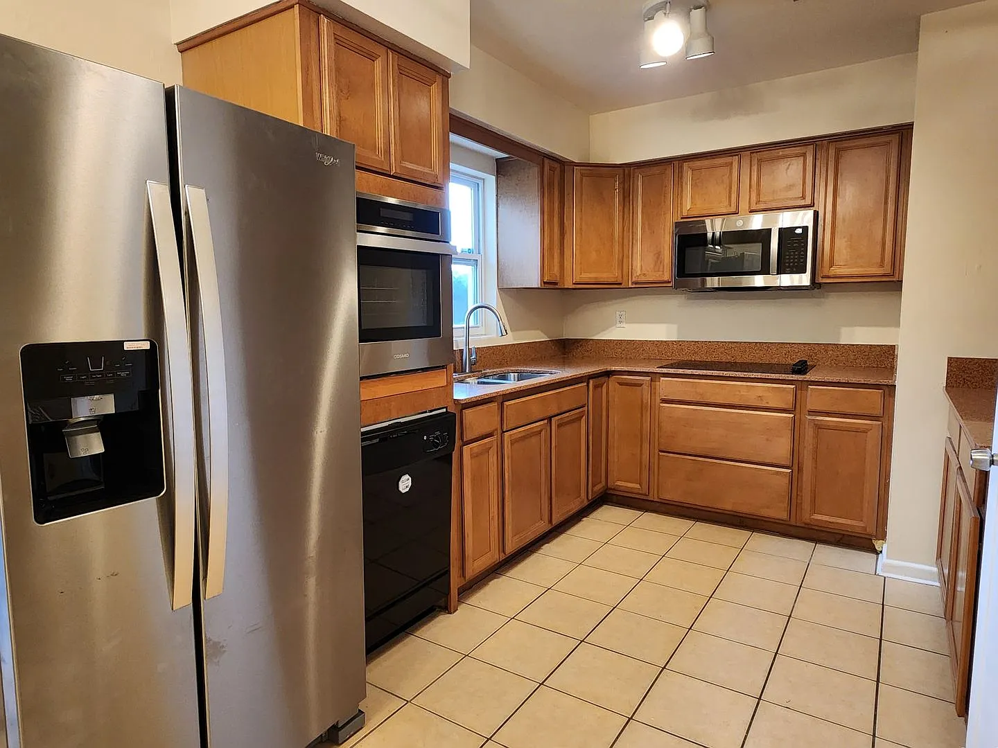 For Rent 5 Bedroom, 3 Bathrooms, 2 Car Garage Home Near Uf. — Photo 3