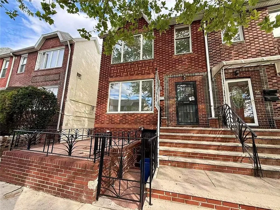 81 Bay 7th St #2