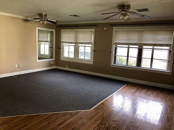 3rd image of 139 Callais Ln