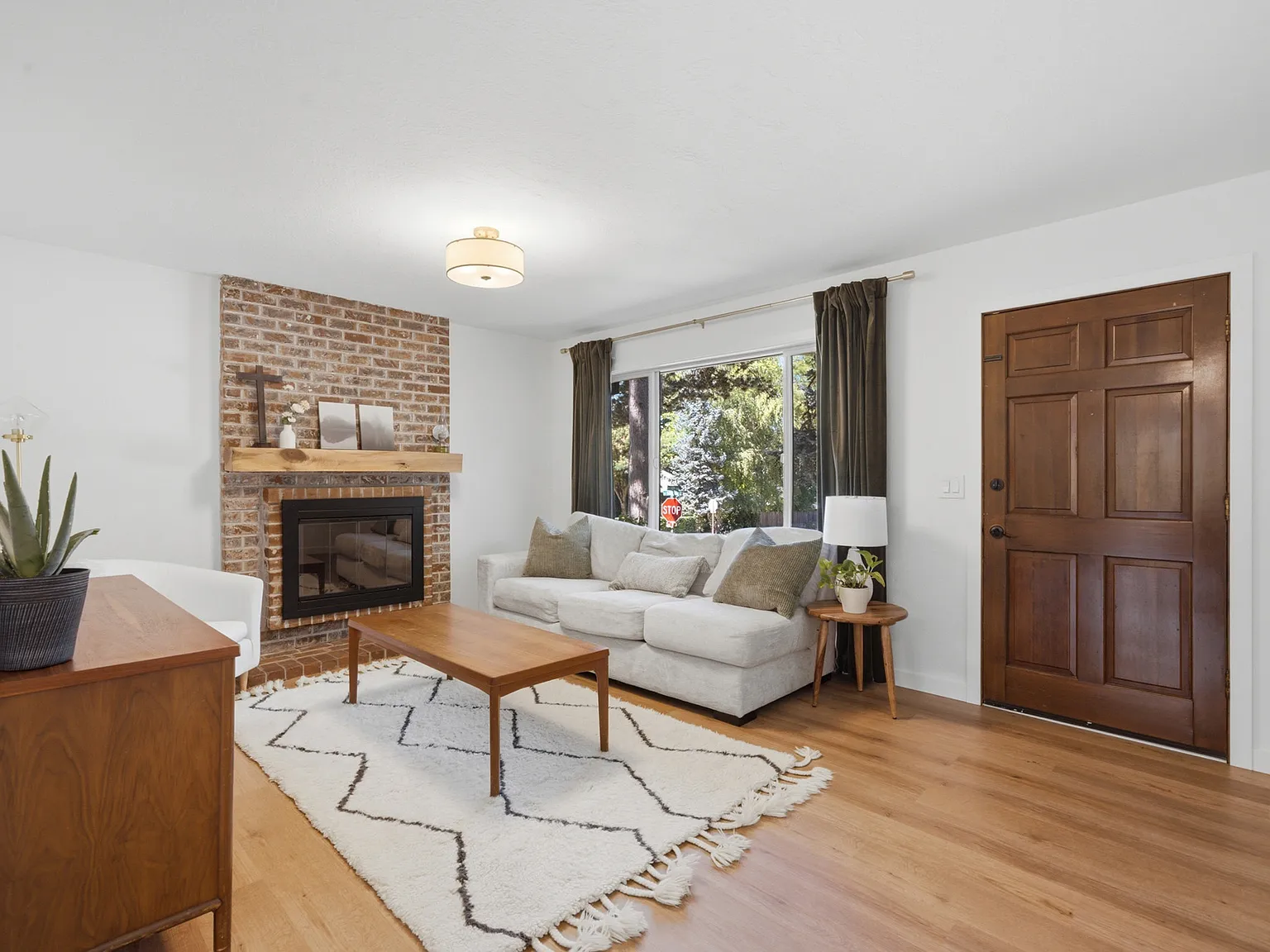 3 bed, 1072 sqft, $2,550 — Photo 4