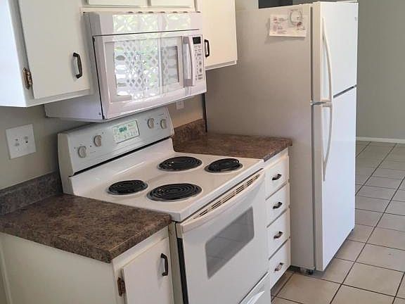 5th image of 10809 W Camelot Cir