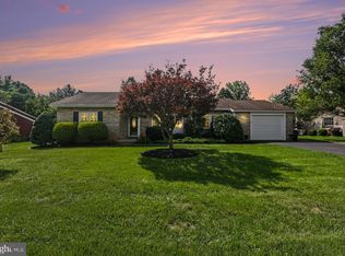 224 Avon Dr, Carlisle, PA 17013