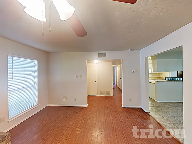 1226 Meadow Creek Dr — Photo 3