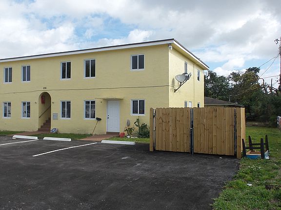 3rd image of 1216 SW 39th Ave APT 4