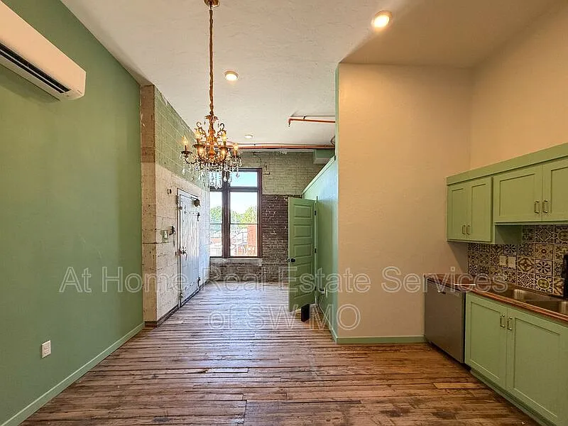 1 bed, 1.0 bath, 500 sqft, $995 — Photo 2