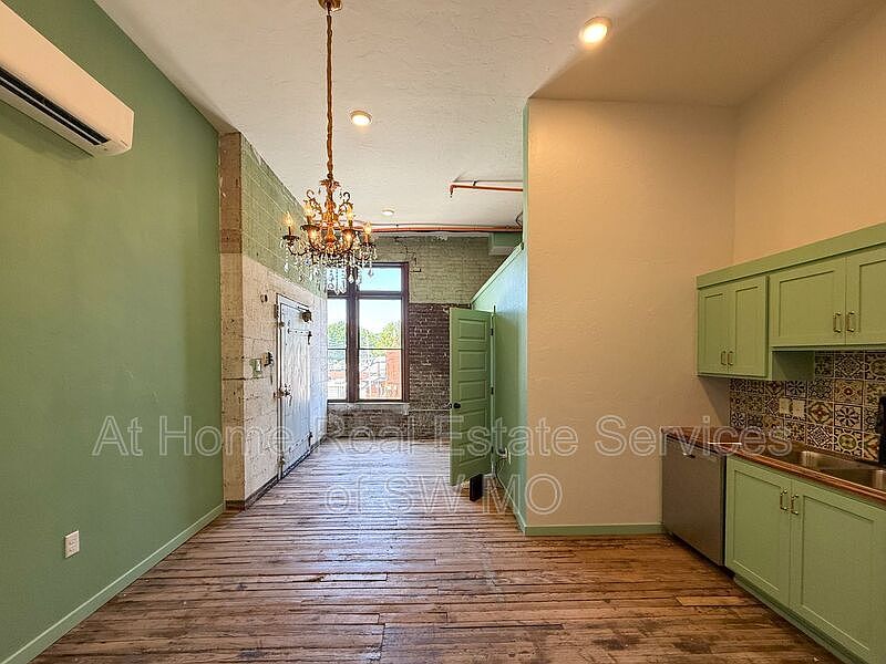 2nd image of 320 W Walnut St #207