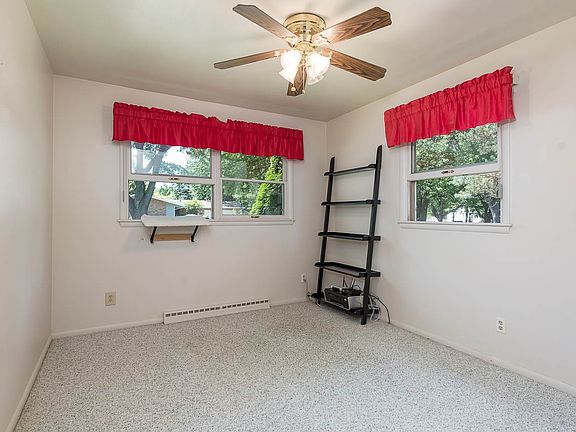 5th image of 409 Southlawn Dr