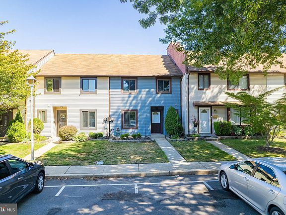 3rd image of 635 Edison Dr