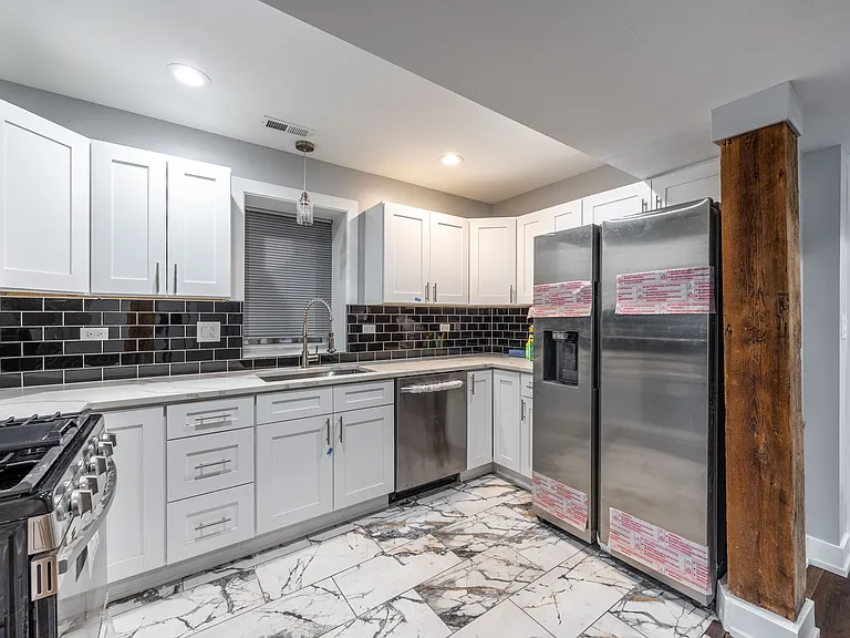 3328 W Congress Pkwy — Photo 1