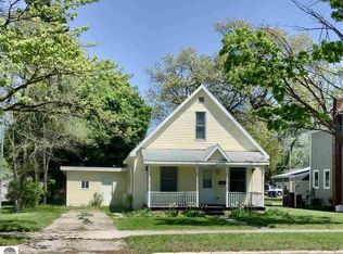 1041 Walnut St, Traverse City, MI 49686