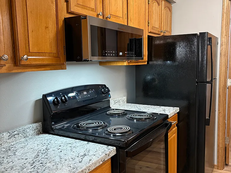 831 & 833 S Highland Ave #831 — Photo 6