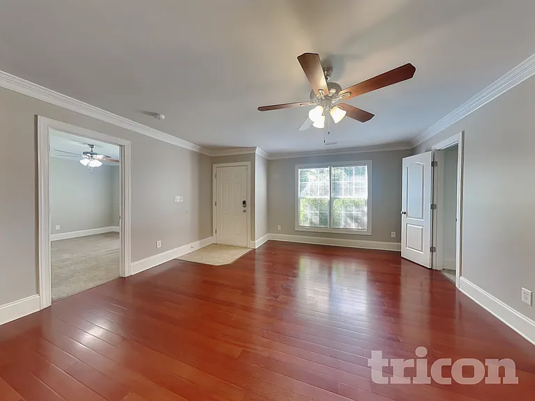 115 Shenandoah Loop — Photo 2