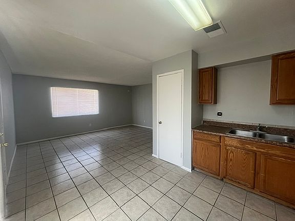 2nd image of 2925 E Mobile Ln #1