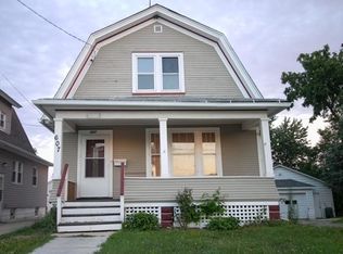 607 Woodlawn Ave, Aurora, IL 60506