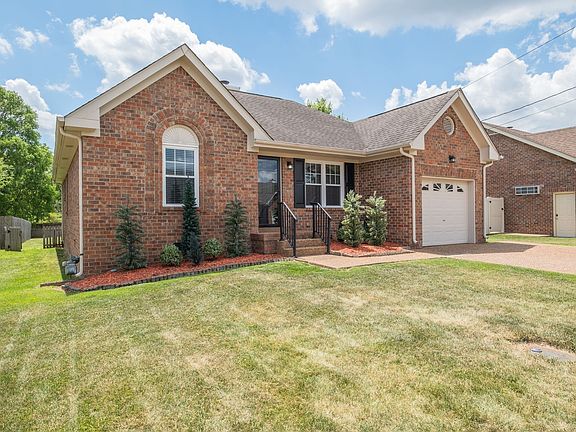 2nd image of 120 Cloverfield Ct