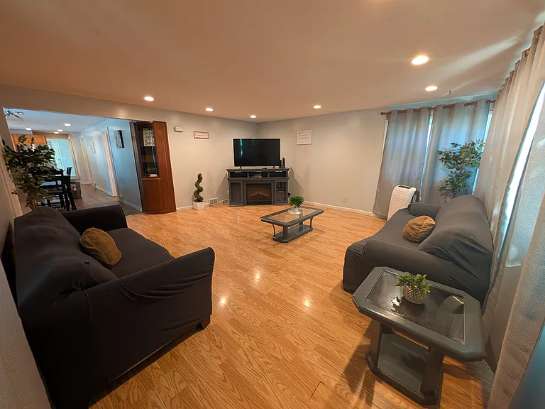 79 Oakland St — Photo 14