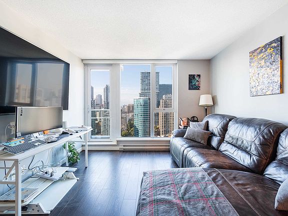 4th image of 233 Robson St #3301