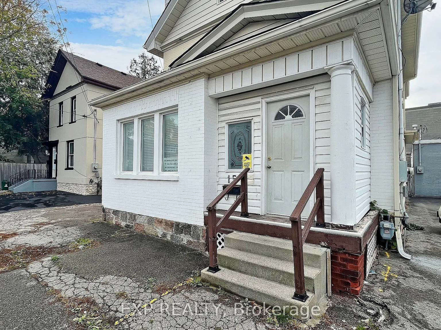 3 bed, $2,300 — Photo 2