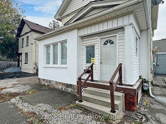 2nd image of 15 Colborne St E
