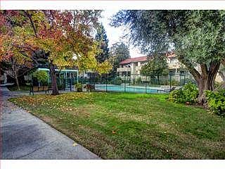 3rd image of 765 N Fair Oaks Ave APT 4