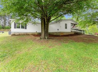1533 Scenic Dr, Toccoa, GA 30577