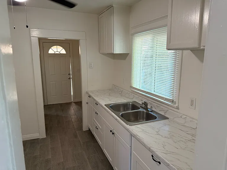 1170 W Rialto Ave — Photo 12