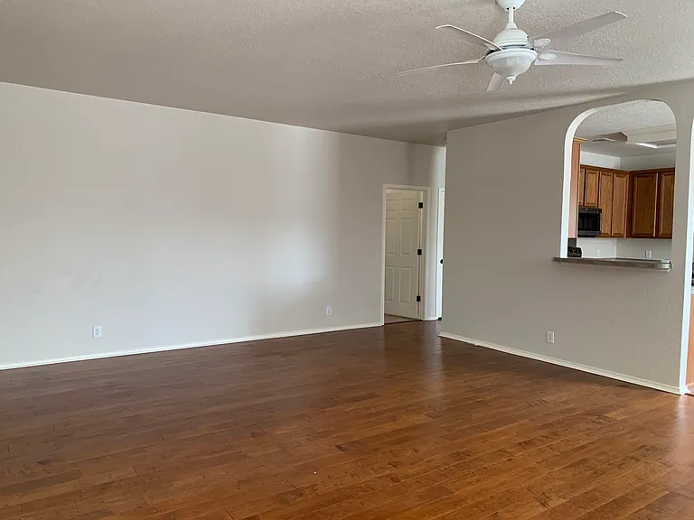 Living Room (facing side)