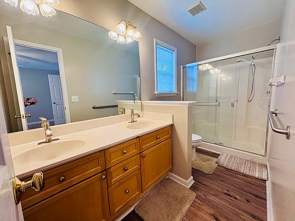 5th image of 320 Springside Dr