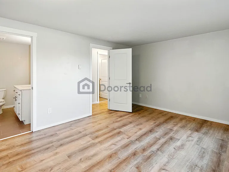 601 Summit Ave E #401 — Photo 28