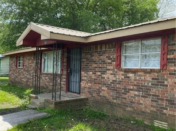 1301 E 6th St, Waldron, AR 72958