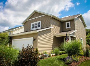 1285 Highland Hill Dr SE, Lowell, MI 49331