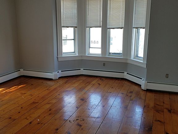 2nd image of 233 Notre Dame Ave #11531345