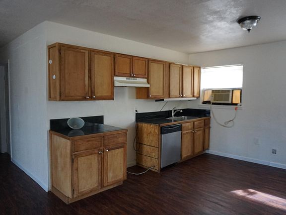 3rd image of 2723 Roanoke Dr