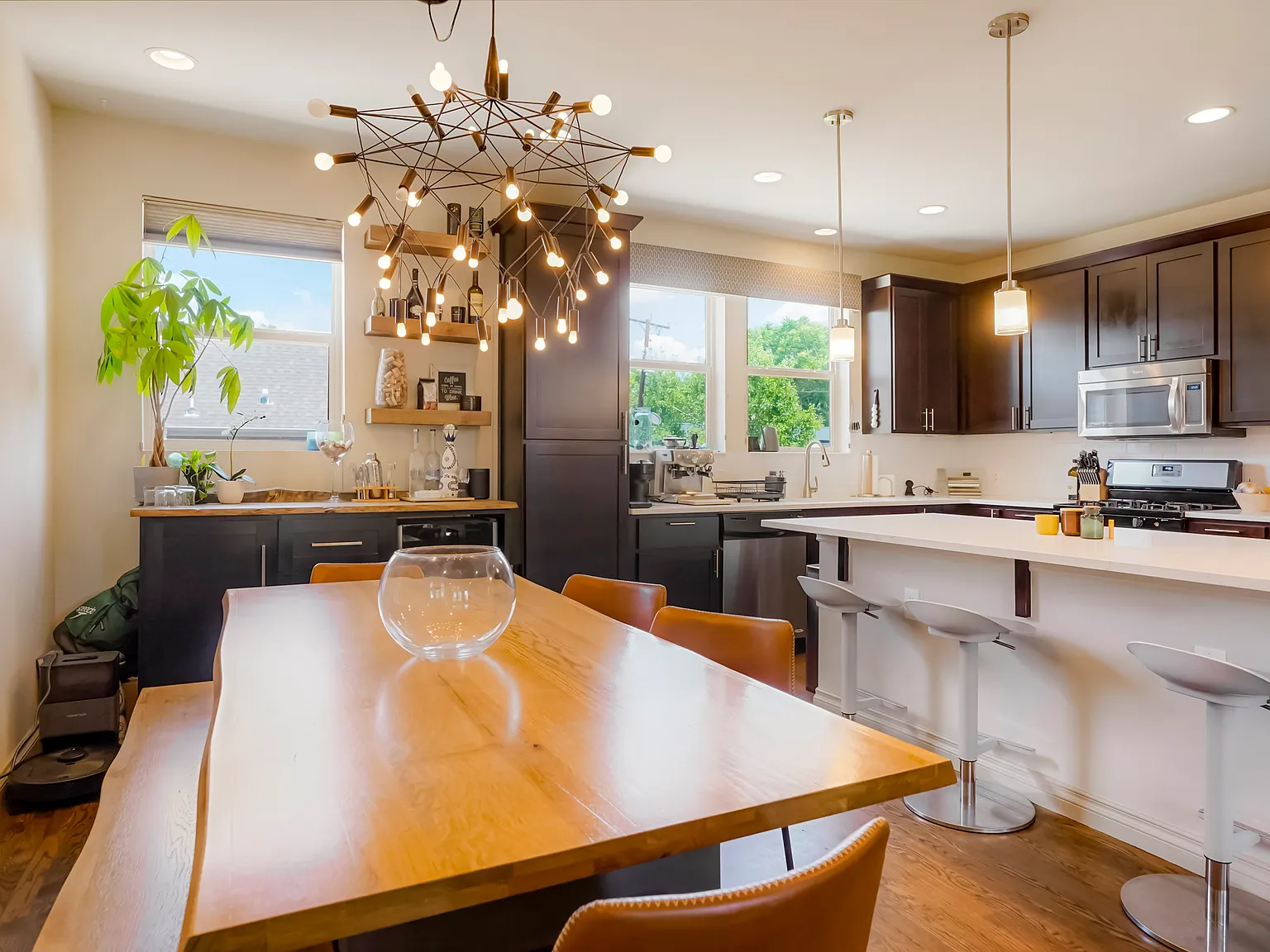 2 bed, 2.5 bath, 1415 sqft, $3,350 — Photo 4