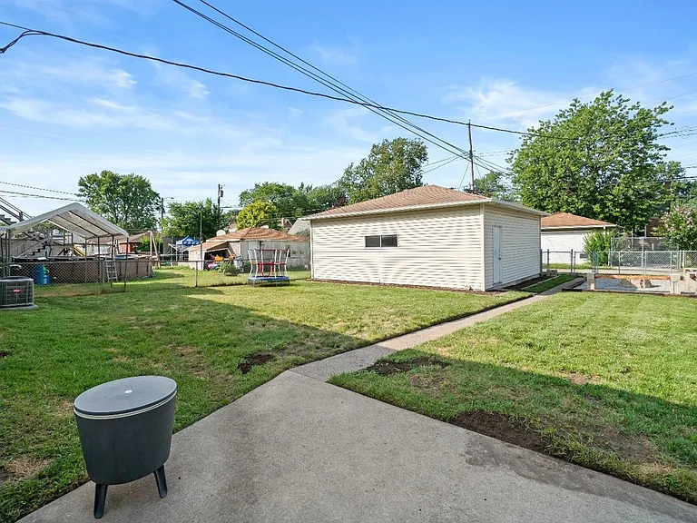 3747 Henry Ave — Photo 18