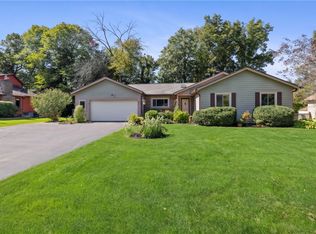 35 Woodmill Dr, Rochester, NY 14626