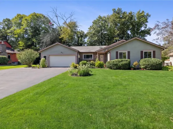 35 Woodmill Dr, Rochester, NY 14626