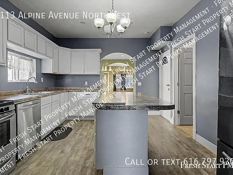 1113 Alpine Ave NW — Photo 12