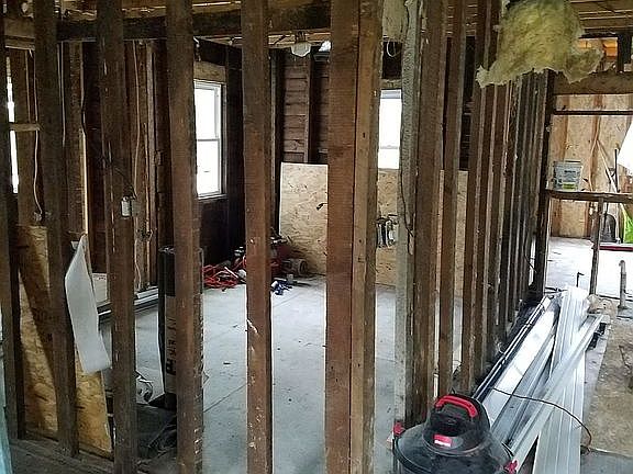 3rd image of 1225 E North St