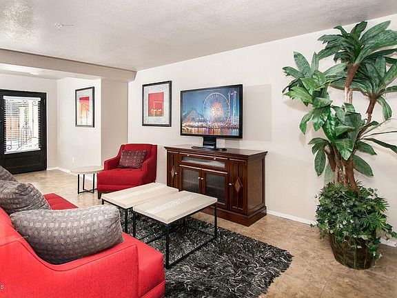 5th image of 550 W Maryland Ave Unit 110