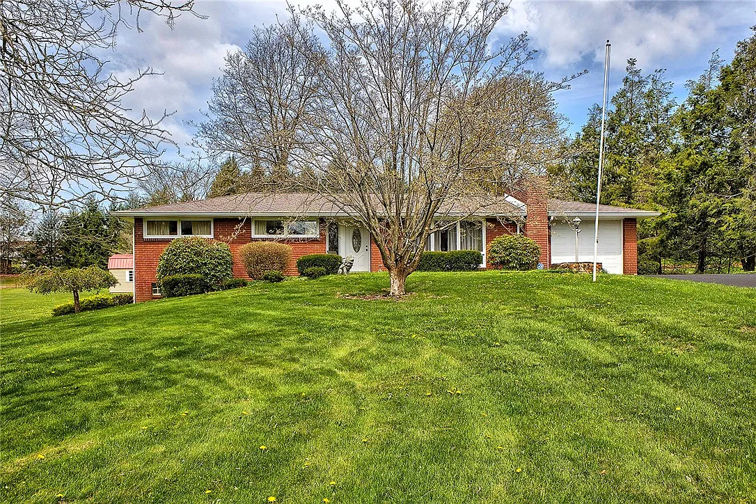 204 Bashforth Dr photo 1
