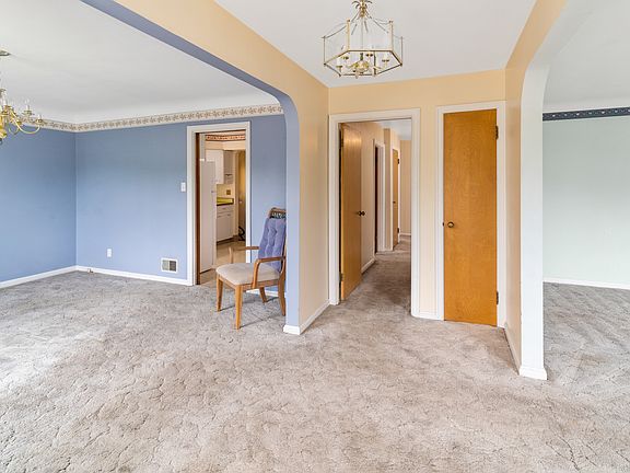 3rd image of 2795 Lafeuille Ave