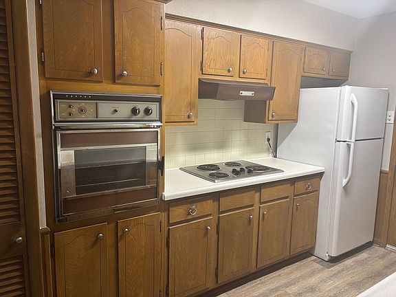 4th image of 1202-08 Idlewood Dr #1202