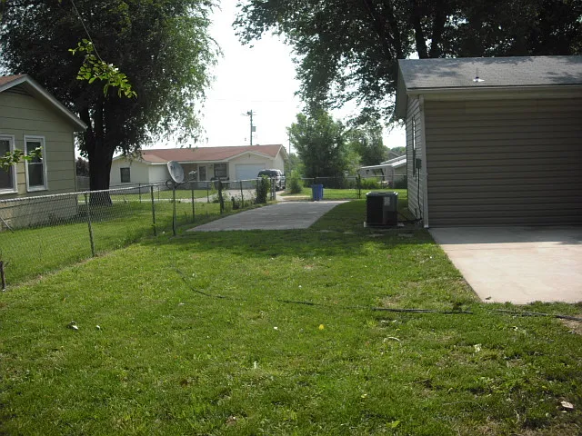 1200 W 20th St — Photo 7
