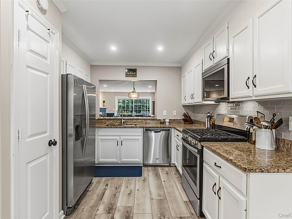 3rd image of 1404 Scarborough Drive