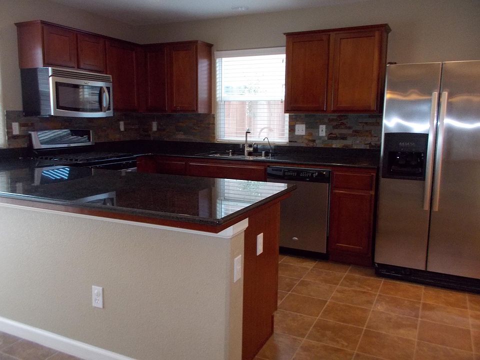 2nd image of 574 S Renn Ave
