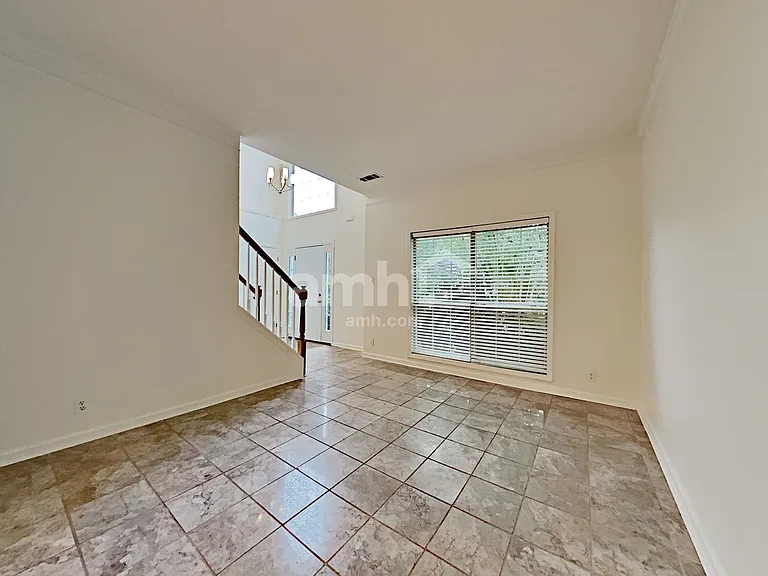 305 Saddle Bridge Dr — Photo 8