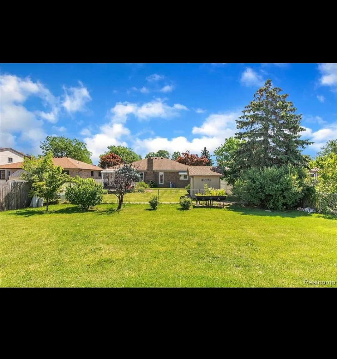 4 bed, 1821 sqft, $2,450 — Photo 4